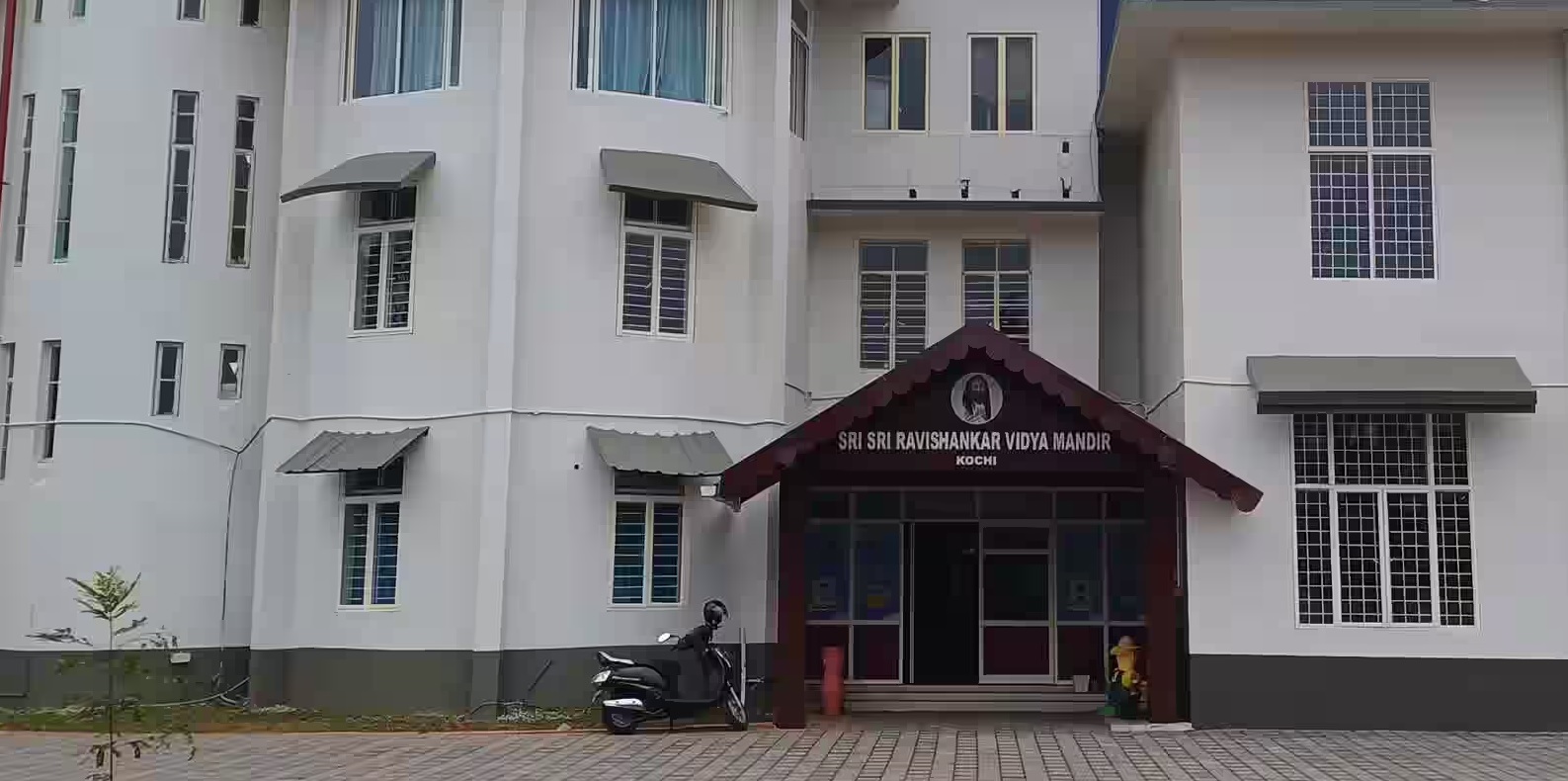 SRI SRI RAVISHANKAR VIDYA MANDIR ERNAKKULAM