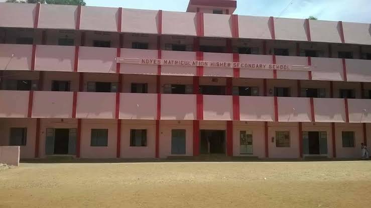 Noyes Mat. Hss, Narimedu