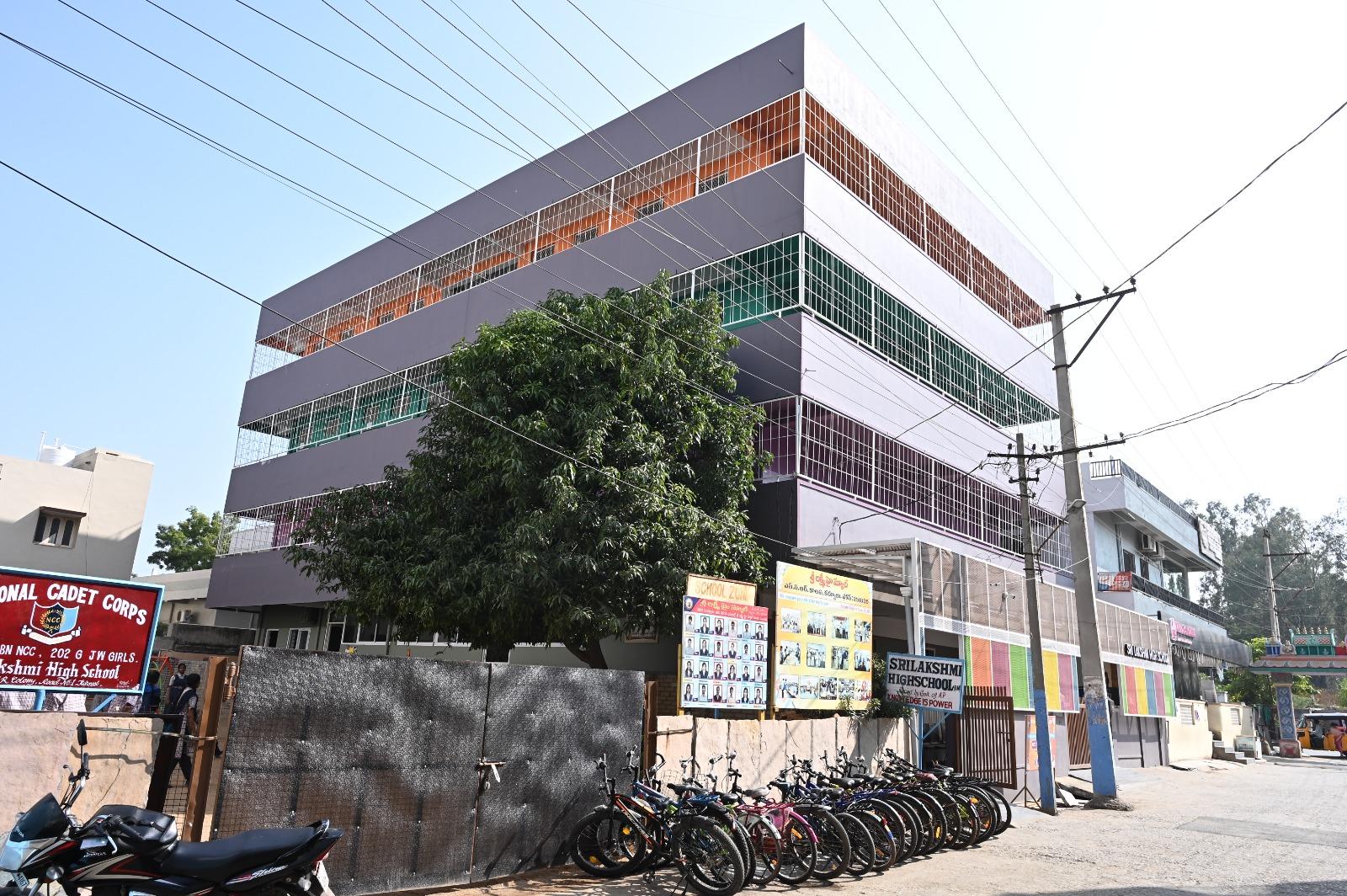 SRI LAKSHMI (EM)HIGH SCHOOL
